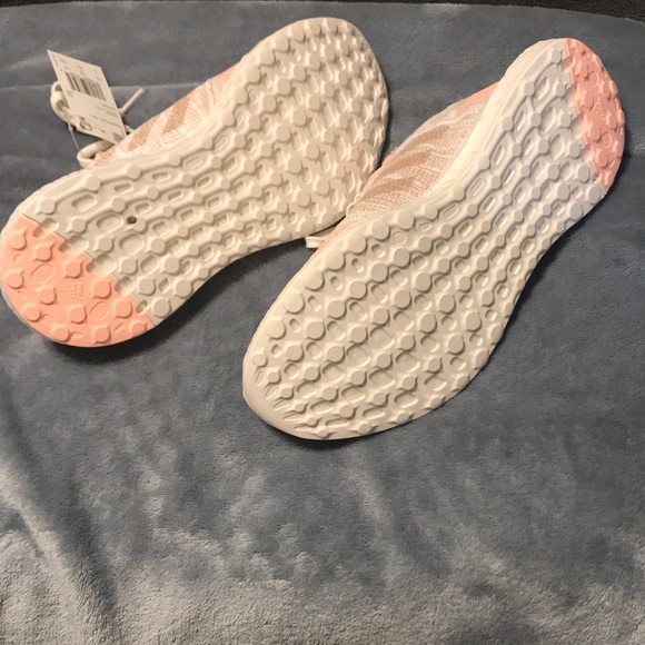 Women’s adidas - Picture 3 of 5